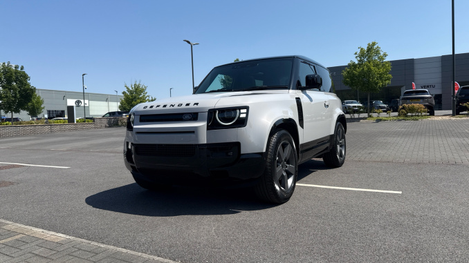 Land Rover Defender 3.0 D250 X-Dynamic SE 90 3dr Auto Diesel Estate - Image 27